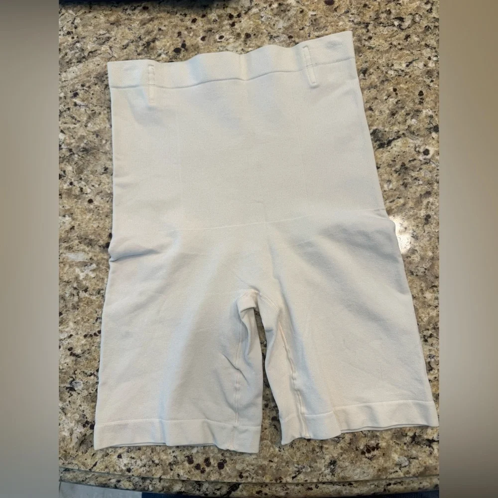 Shapermint ivory High-Waisted Cream Shapewear Shorts xl/2xl no flaws - Picture 1 of 2